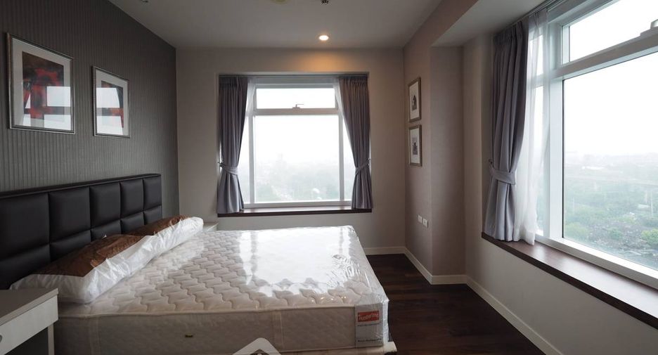 For rent 2 bedrooms condo in Watthana, Bangkok