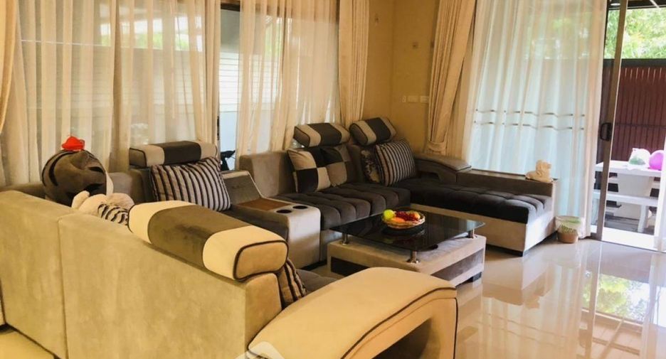 Casa en alquiler de 4 habitaciones en Lat Krabang, Bangkok