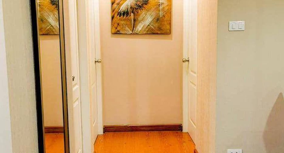For rent 2 bedrooms condo in Huai Khwang, Bangkok