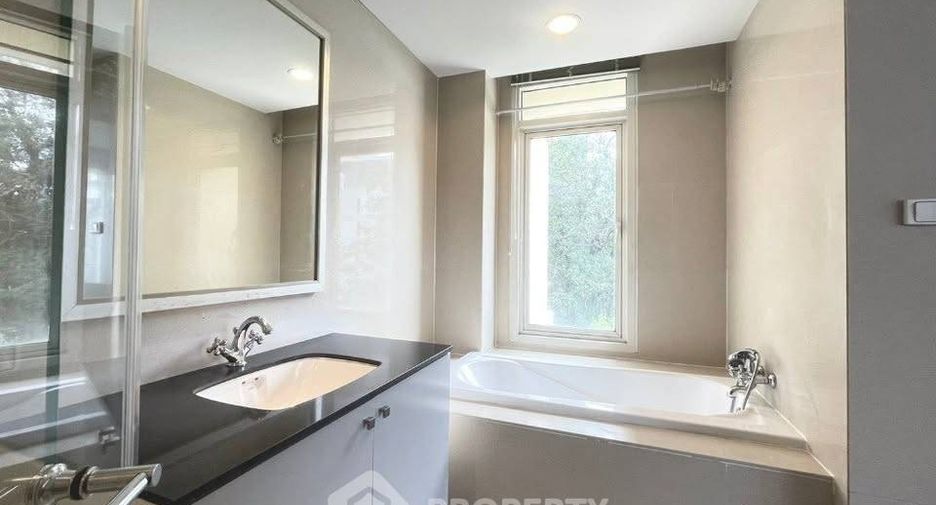 For rent 3 bedrooms condo in Watthana, Bangkok