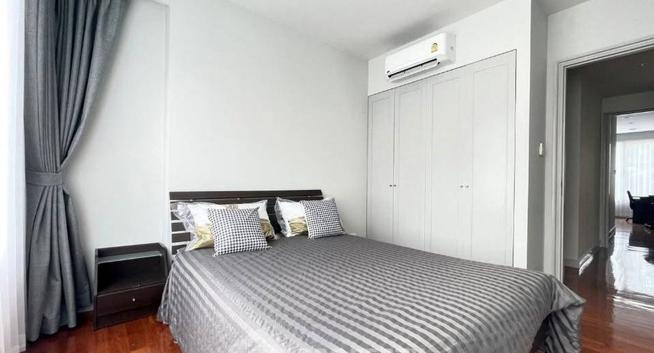 For rent 3 bedrooms condo in Watthana, Bangkok