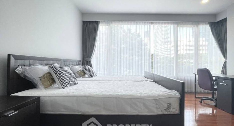 For rent 3 bedrooms condo in Watthana, Bangkok