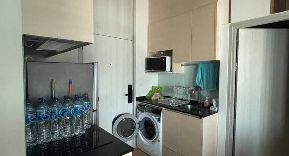 For rent 2 bedrooms condo in Huai Khwang, Bangkok
