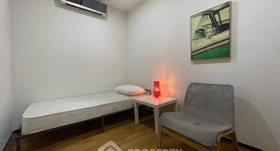 For rent 2 bedrooms condo in Huai Khwang, Bangkok