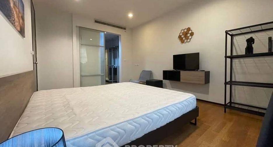 For rent 2 bedrooms condo in Huai Khwang, Bangkok