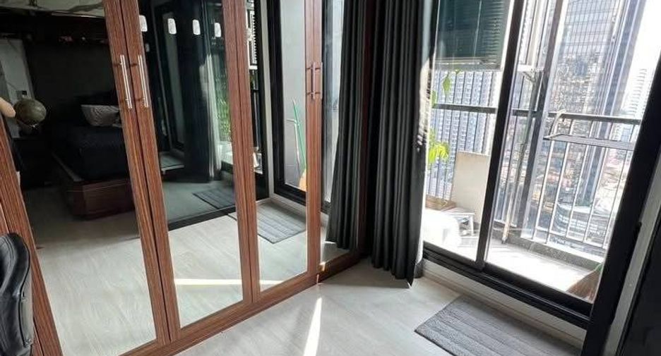 For rent 1 bed condo in Watthana, Bangkok