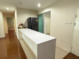 À vendre et à louer 5 chambres condo à Huai Khwang, Bangkok