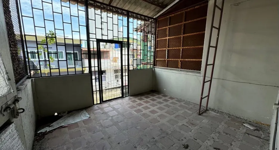 For rent 3 bedrooms retail Space in Bang Lamung, Chonburi