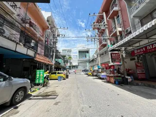 For rent 3 bedrooms retail Space in Bang Lamung, Chonburi