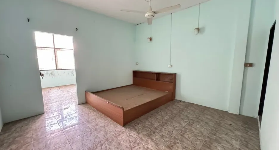 For rent 3 bedrooms retail Space in Bang Lamung, Chonburi