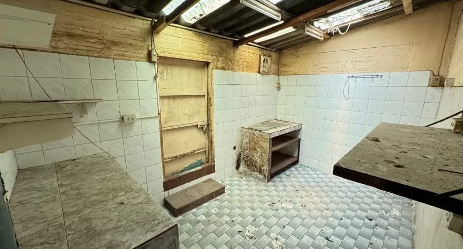 For rent 3 bedrooms retail Space in Bang Lamung, Chonburi