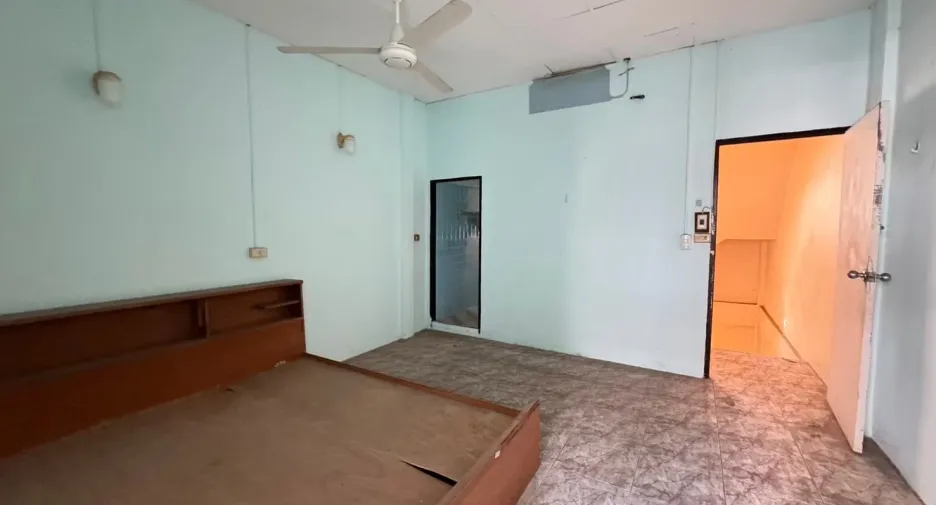 For rent 3 bedrooms retail Space in Bang Lamung, Chonburi