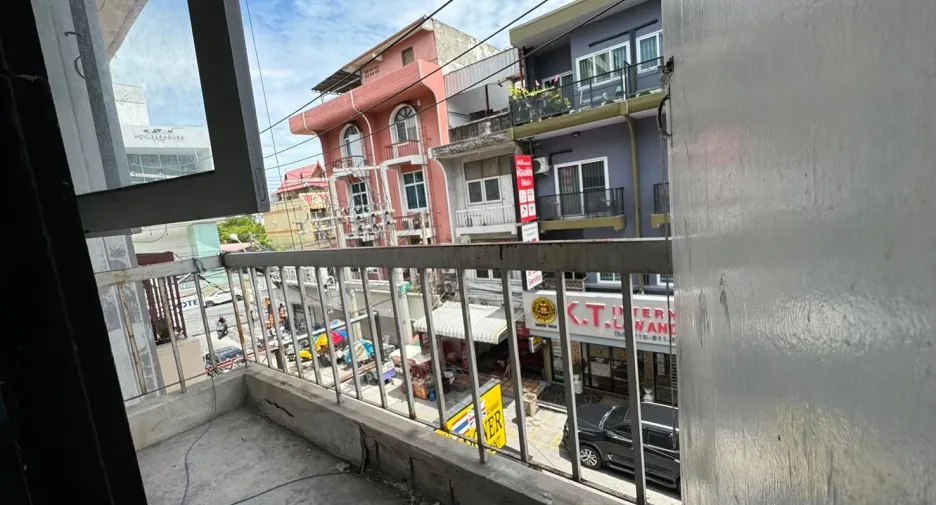For rent 3 bedrooms retail Space in Bang Lamung, Chonburi