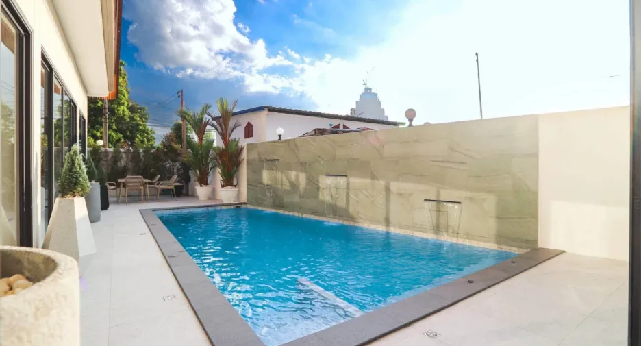 For sale 8 bedrooms villa in Bang Lamung, Chonburi
