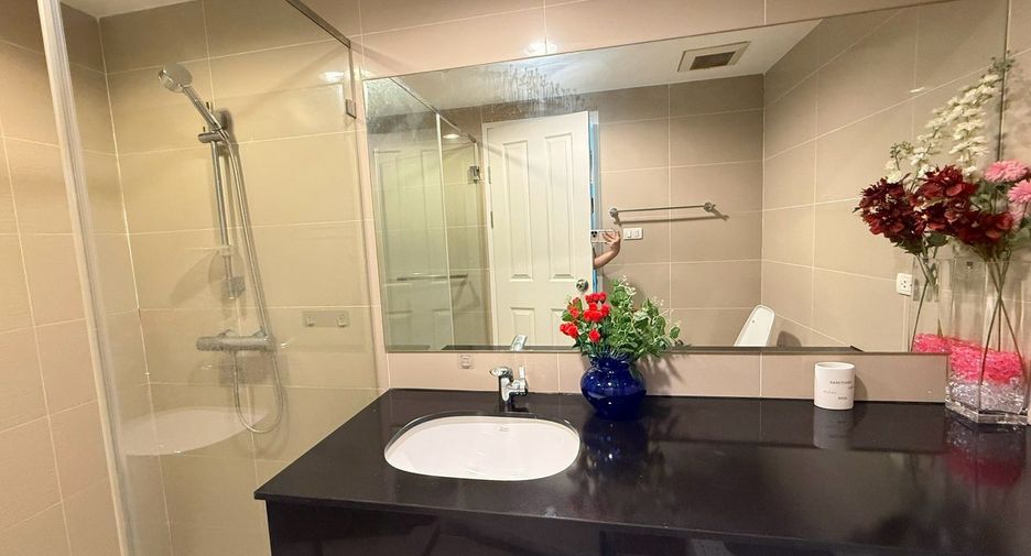 For sale そして for rent 5 ベッドルーム condo in Huai Khwang, Bangkok