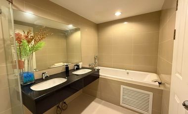 For sale そして for rent 5 ベッドルーム condo in Huai Khwang, Bangkok