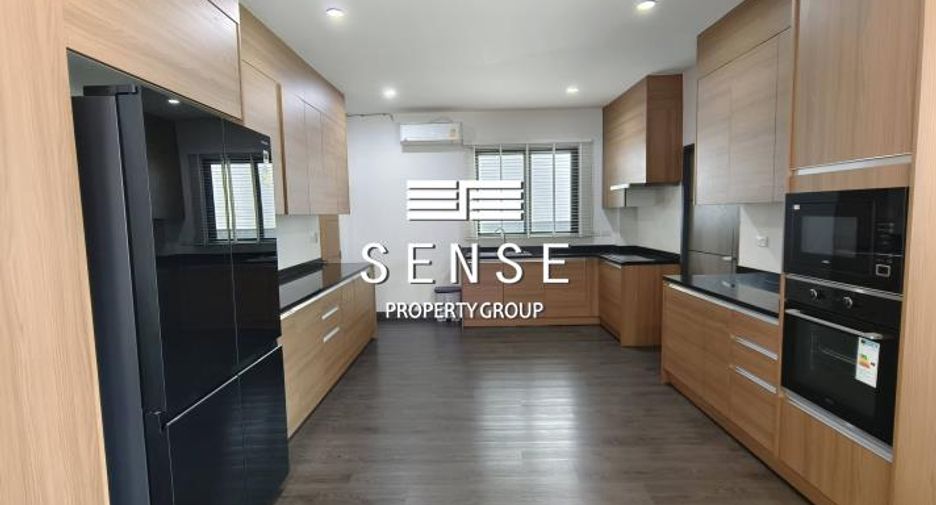 For sale and for rent 4 bedrooms house in Watthana, Bangkok