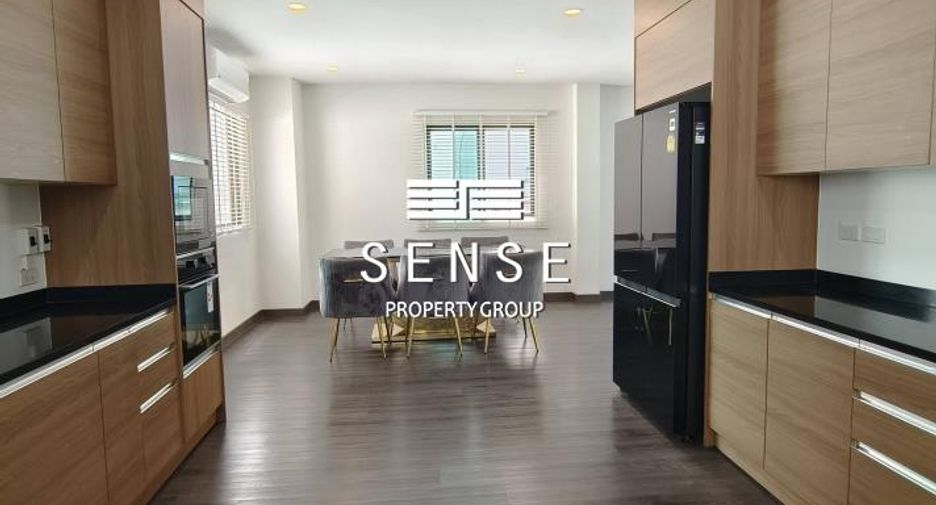 For sale and for rent 4 bedrooms house in Watthana, Bangkok