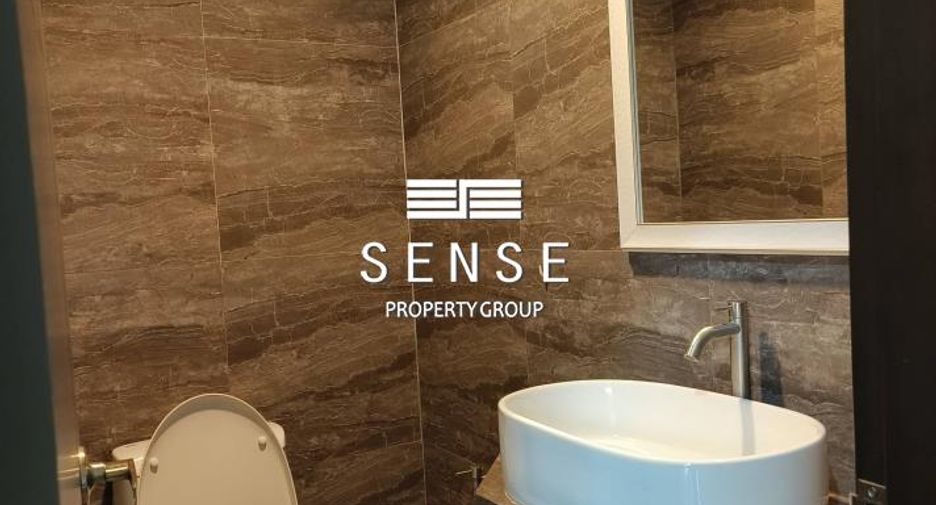 For sale and for rent 4 bedrooms house in Watthana, Bangkok