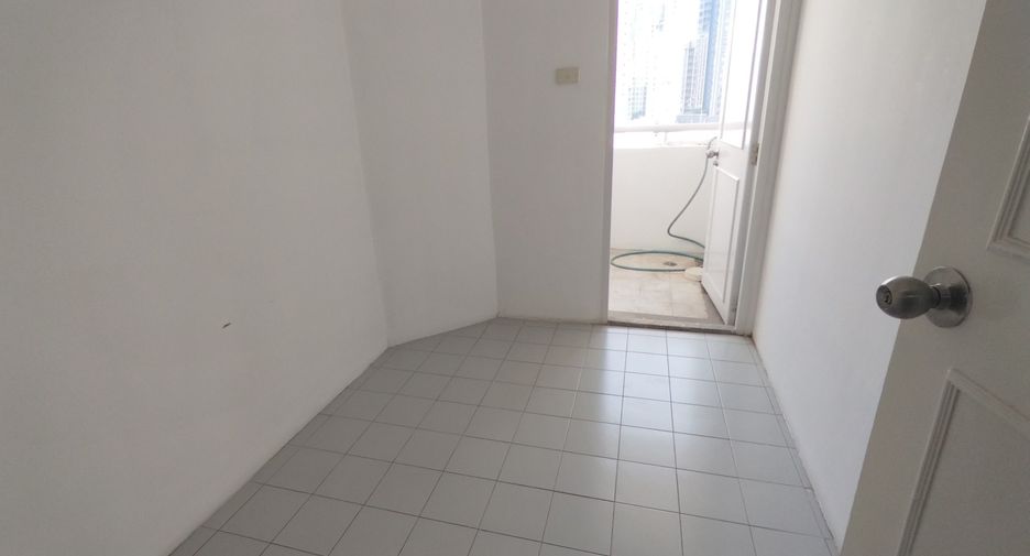 For rent 2 ベッドルーム condo in Watthana, Bangkok