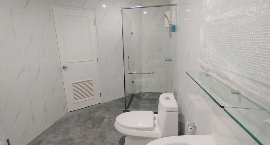 For rent 2 ベッドルーム condo in Watthana, Bangkok
