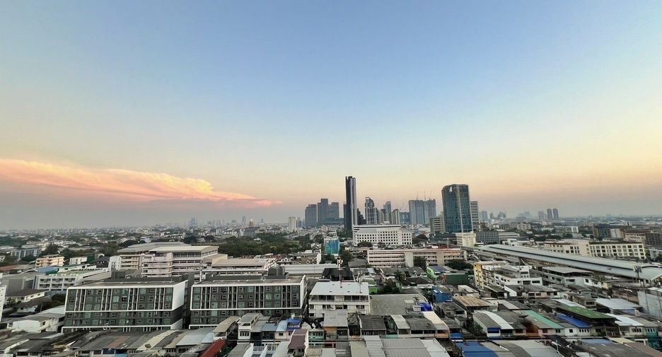 For sale スタジオ condo in Phra Khanong, Bangkok