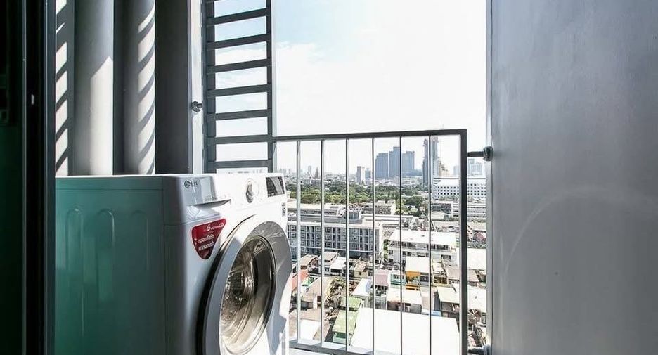 For sale スタジオ condo in Phra Khanong, Bangkok
