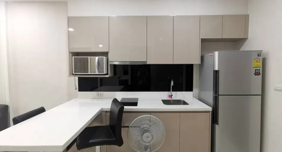 For sale 1 bed condo in Khlong Toei, Bangkok