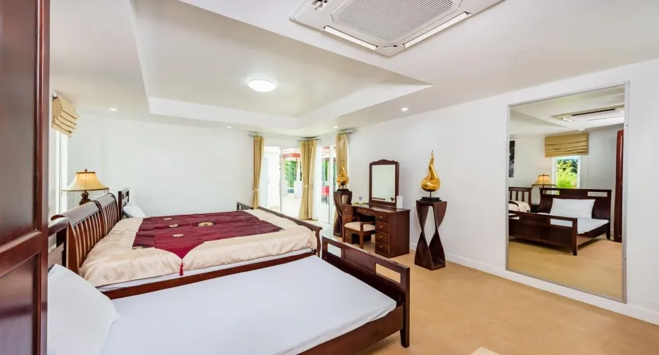 Villa en alquiler y en venta de 3 habitaciones en Thalang, Phuket