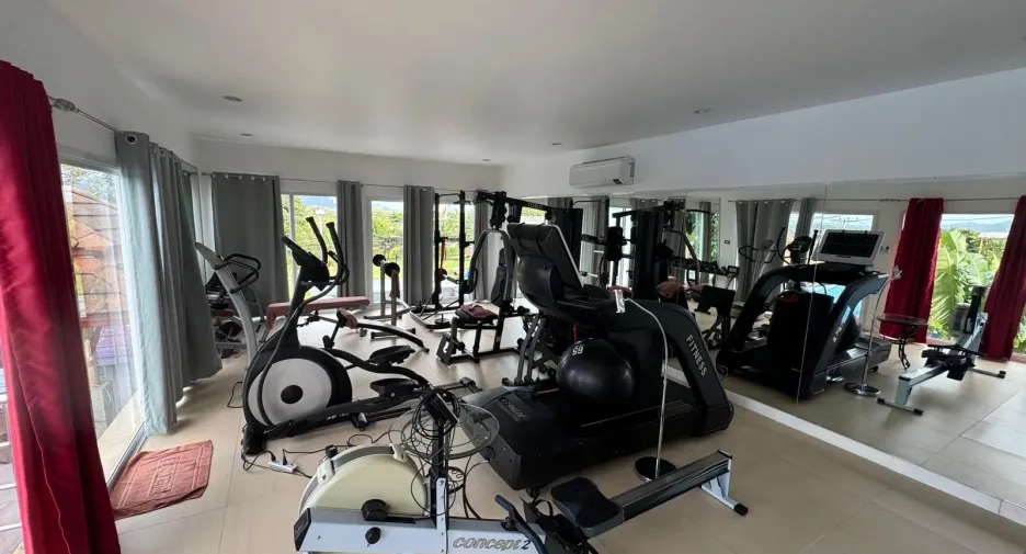 Villa en alquiler y en venta de 3 habitaciones en Thalang, Phuket