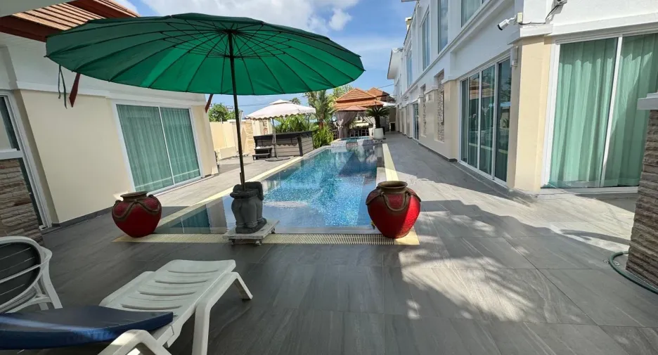 Villa en alquiler y en venta de 3 habitaciones en Thalang, Phuket