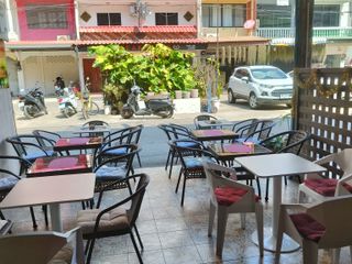 Local comercial en venta de 4 habitaciones en Cha Am, Phetchaburi