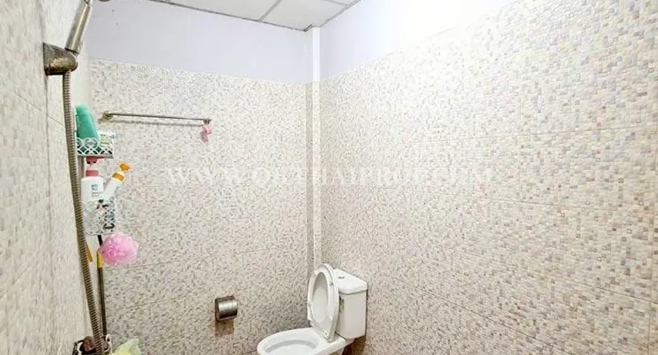 Casa adosada en venta de 2 habitaciones en Lat Lum Kaeo, Pathum Thani