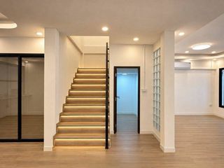 For sale 4 bedrooms house in Huai Khwang, Bangkok