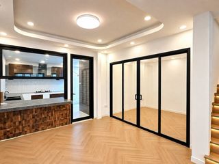 For sale 4 bedrooms house in Huai Khwang, Bangkok