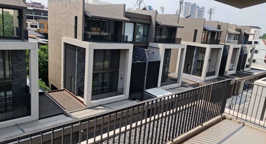 出租 3 卧室 联排别墅 在 Phaya Thai, 曼谷
