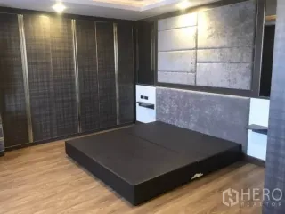 Аренда 3 спальни кондо в Кхлонг Тоеи, Бангкок