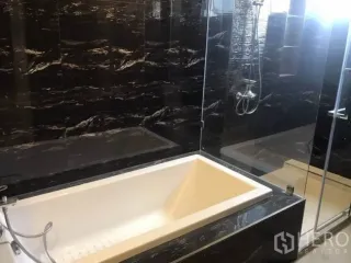 Аренда 3 спальни кондо в Кхлонг Тоеи, Бангкок
