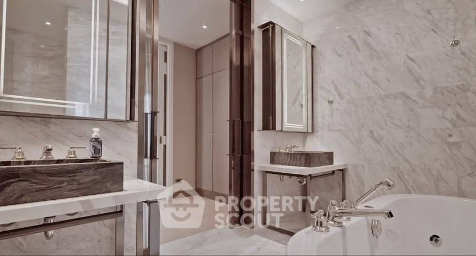 Аренда и продажа 6 спальни кондо в Кхлонг Сан, Бангкок