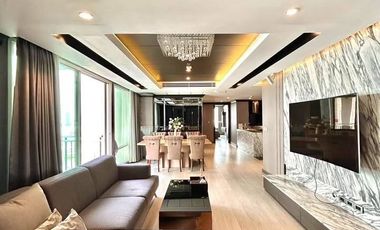 For sale 3 bedrooms condo in Watthana, Bangkok