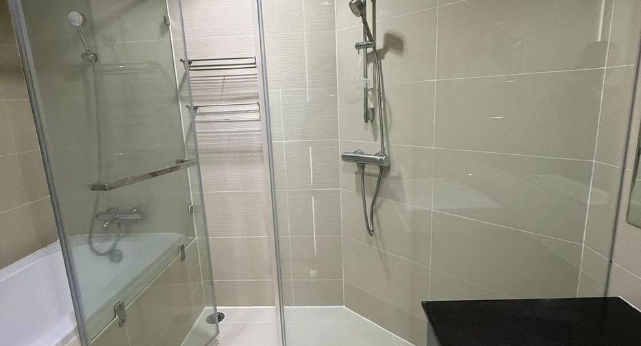 For rent 2 bedrooms condo in Huai Khwang, Bangkok