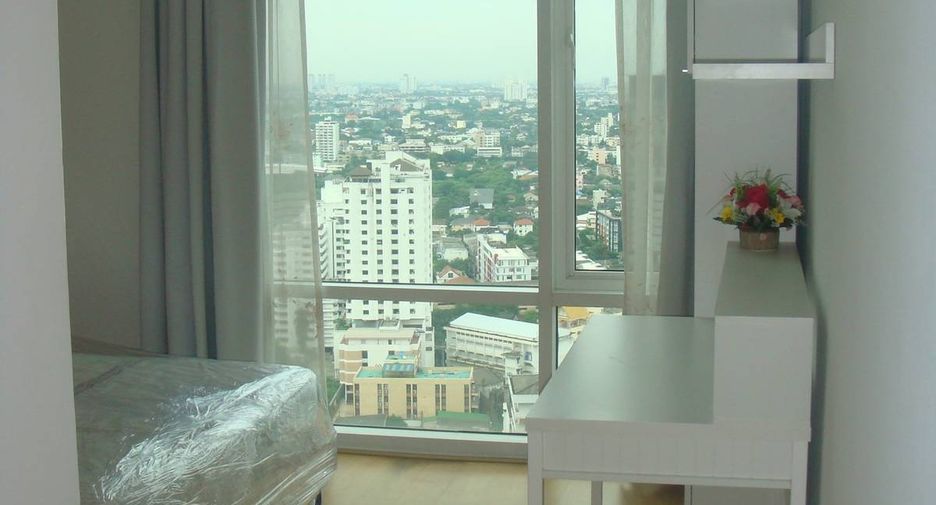 For rent 3 bedrooms condo in Khlong Toei, Bangkok