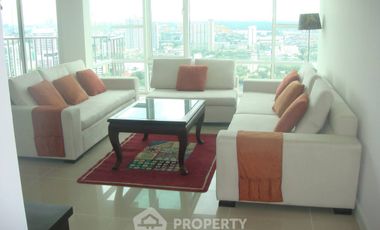 For rent 3 bedrooms condo in Khlong Toei, Bangkok