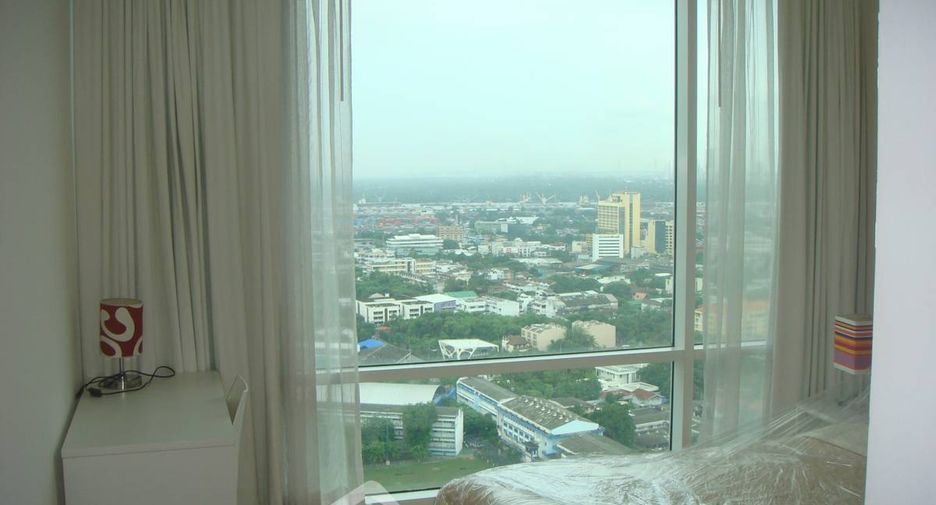 For rent 3 bedrooms condo in Khlong Toei, Bangkok