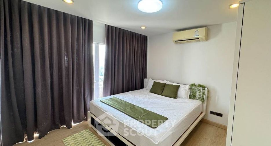For rent 3 bedrooms condo in Huai Khwang, Bangkok