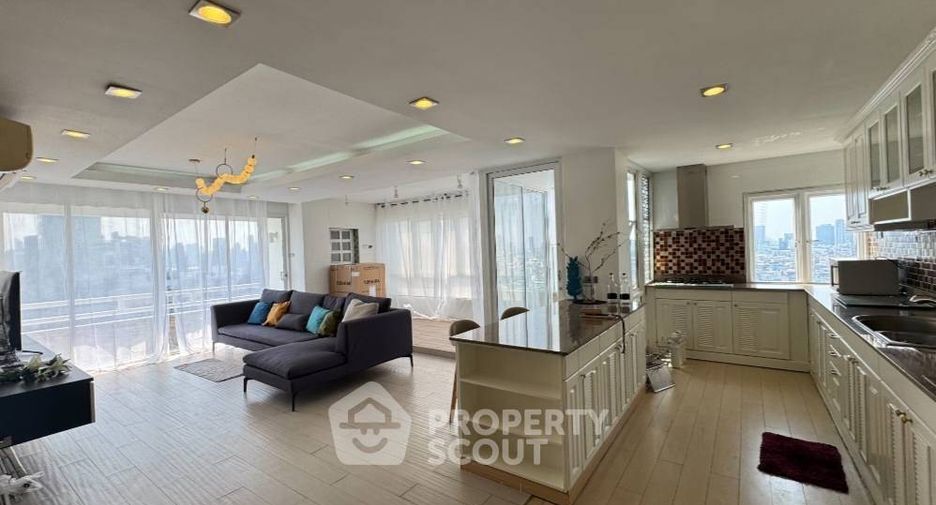 For rent 3 bedrooms condo in Huai Khwang, Bangkok