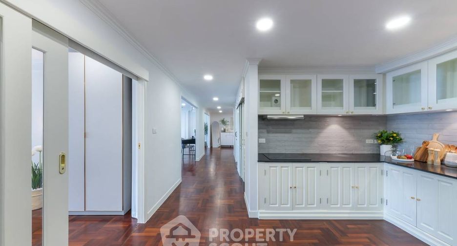 Condo en alquiler de 3 habitaciones en Watthana, Bangkok