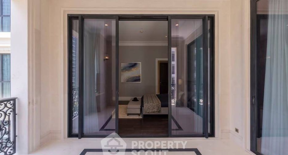 For rent 3 bedrooms condo in Pathum Wan, Bangkok