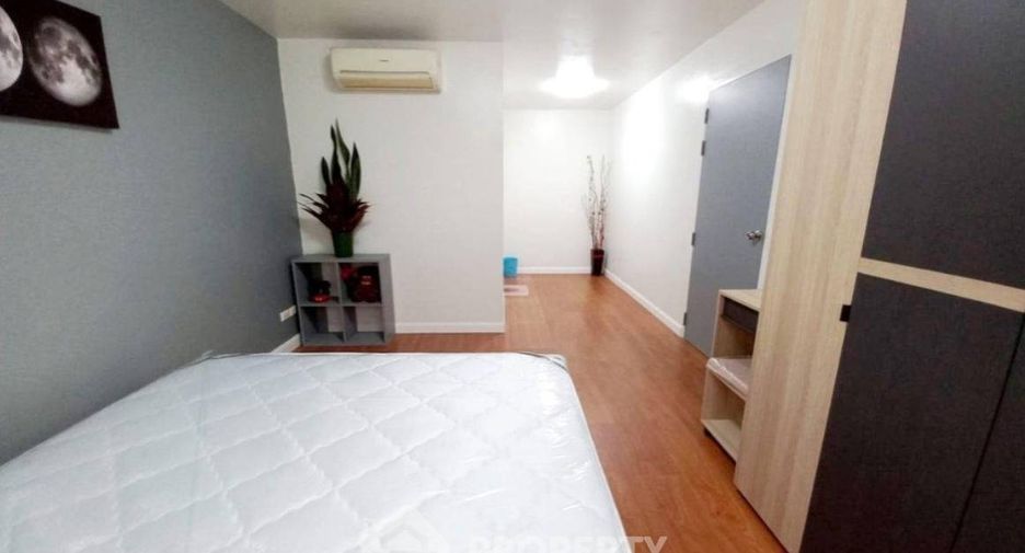 For rent 2 bedrooms condo in Pathum Wan, Bangkok
