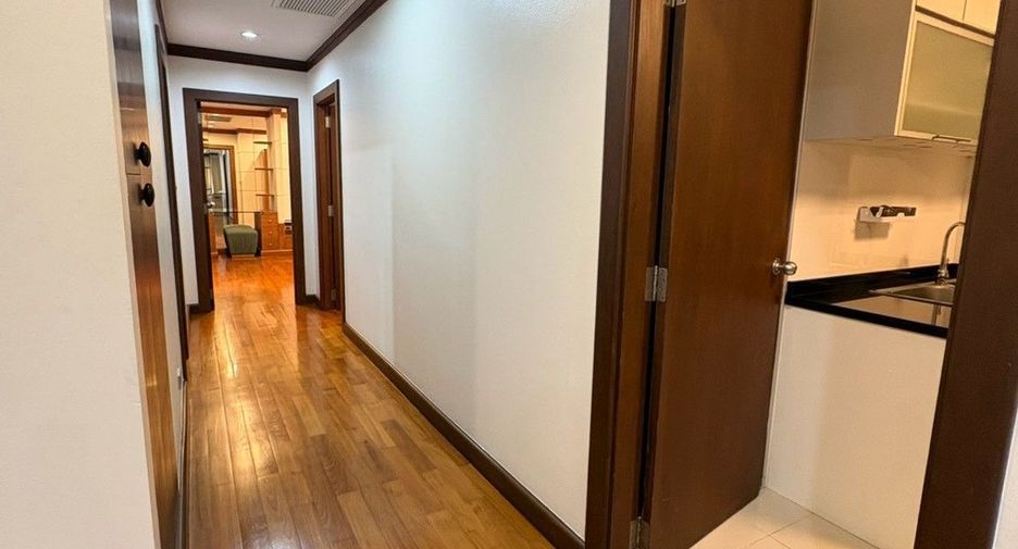 For rent 2 bedrooms apartment in Sathon, Bangkok